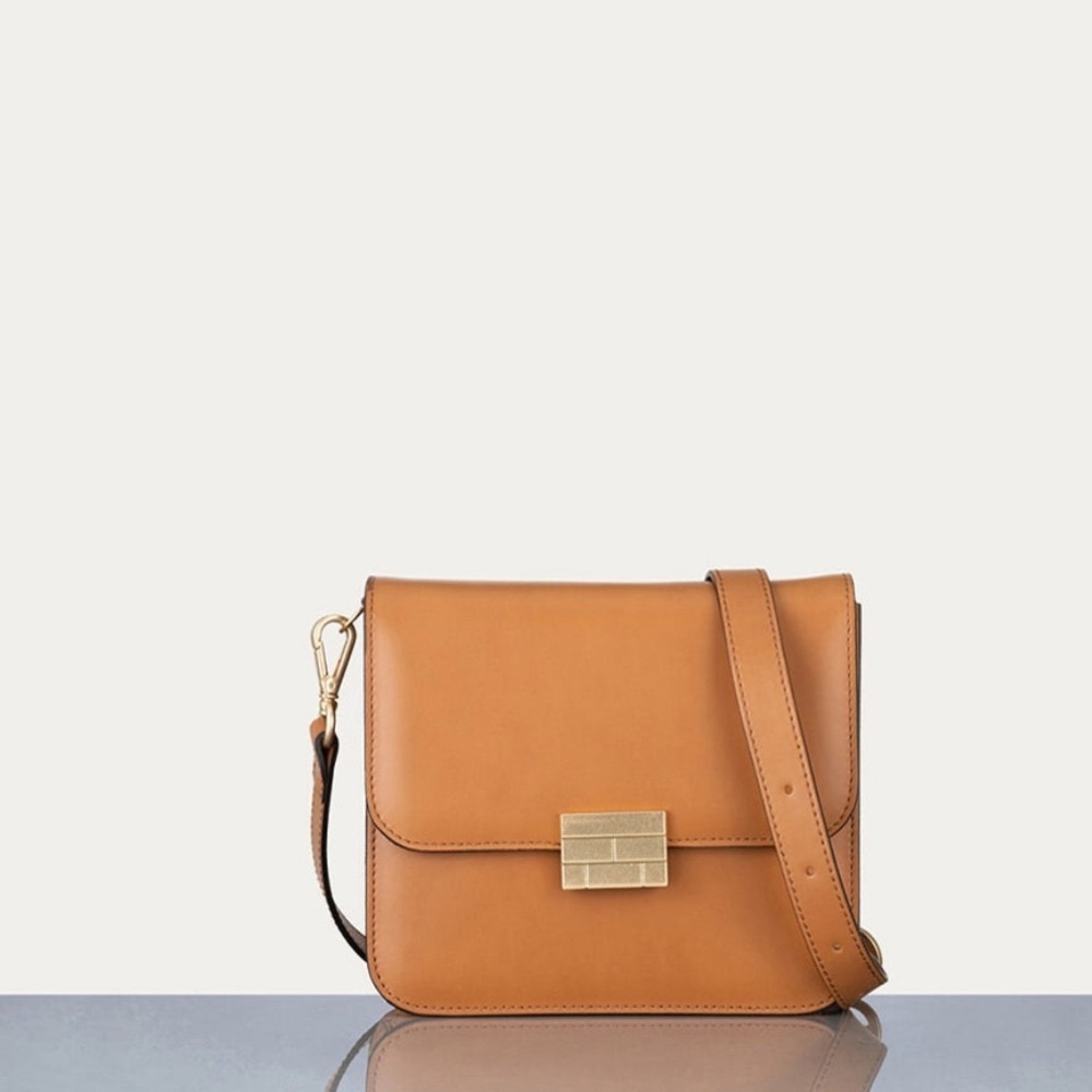 Frame Le Signature Mini leather crossbody bag with ale Signature Chain add on